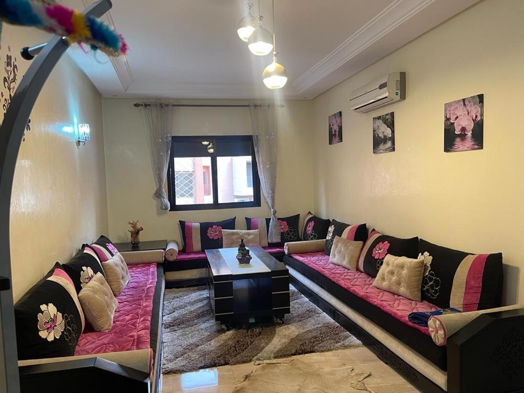 Magnifique Appartement Spacieux Confort Propre Familial 2 Chambres Salon Et Salle A Manger A 20Mn A Pied De Place Jemaa El Fina 4 Piscines Dans Espace De Golf A 12 Mn En Voitures L Entree Est Gratuit Pour La Clientele Ouvert Entre 10H Et 20H Марракеш Экстерьер фото