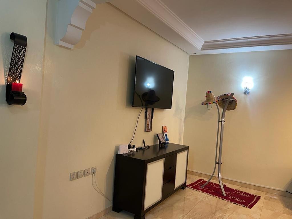 Magnifique Appartement Spacieux Confort Propre Familial 2 Chambres Salon Et Salle A Manger A 20Mn A Pied De Place Jemaa El Fina 4 Piscines Dans Espace De Golf A 12 Mn En Voitures L Entree Est Gratuit Pour La Clientele Ouvert Entre 10H Et 20H Марракеш Экстерьер фото