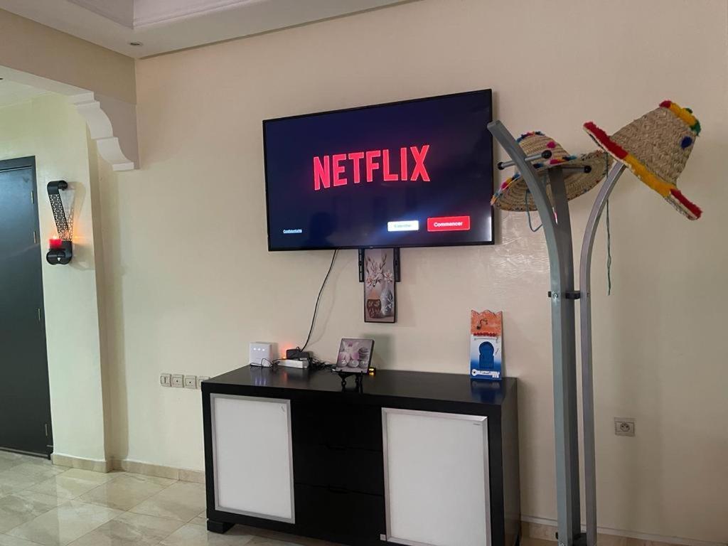 Magnifique Appartement Spacieux Confort Propre Familial 2 Chambres Salon Et Salle A Manger A 20Mn A Pied De Place Jemaa El Fina 4 Piscines Dans Espace De Golf A 12 Mn En Voitures L Entree Est Gratuit Pour La Clientele Ouvert Entre 10H Et 20H Марракеш Экстерьер фото