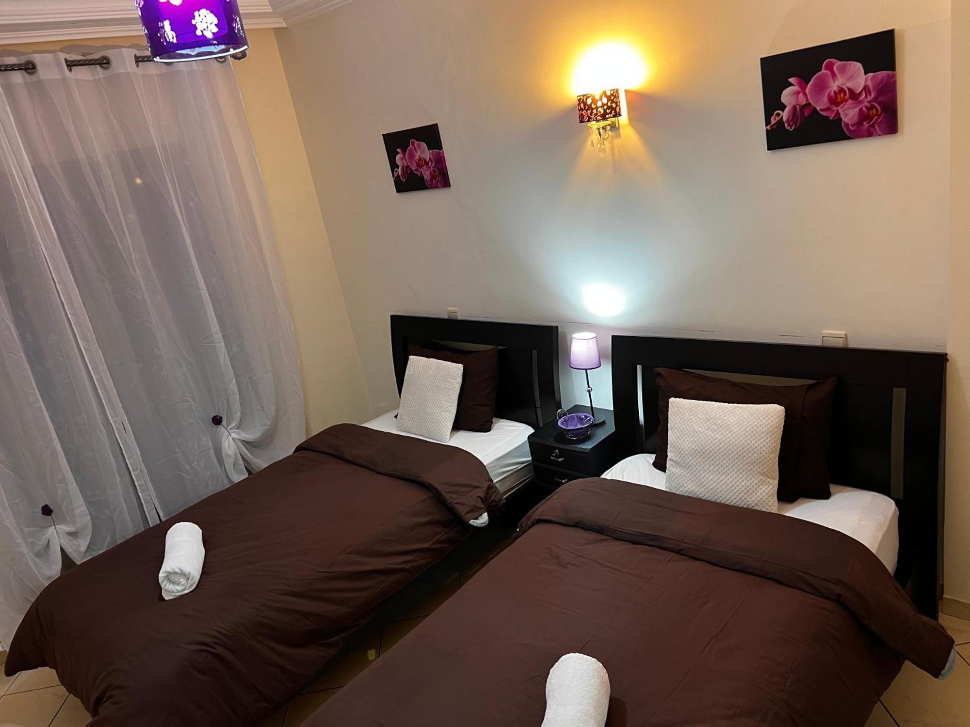 Magnifique Appartement Spacieux Confort Propre Familial 2 Chambres Salon Et Salle A Manger A 20Mn A Pied De Place Jemaa El Fina 4 Piscines Dans Espace De Golf A 12 Mn En Voitures L Entree Est Gratuit Pour La Clientele Ouvert Entre 10H Et 20H Марракеш Экстерьер фото
