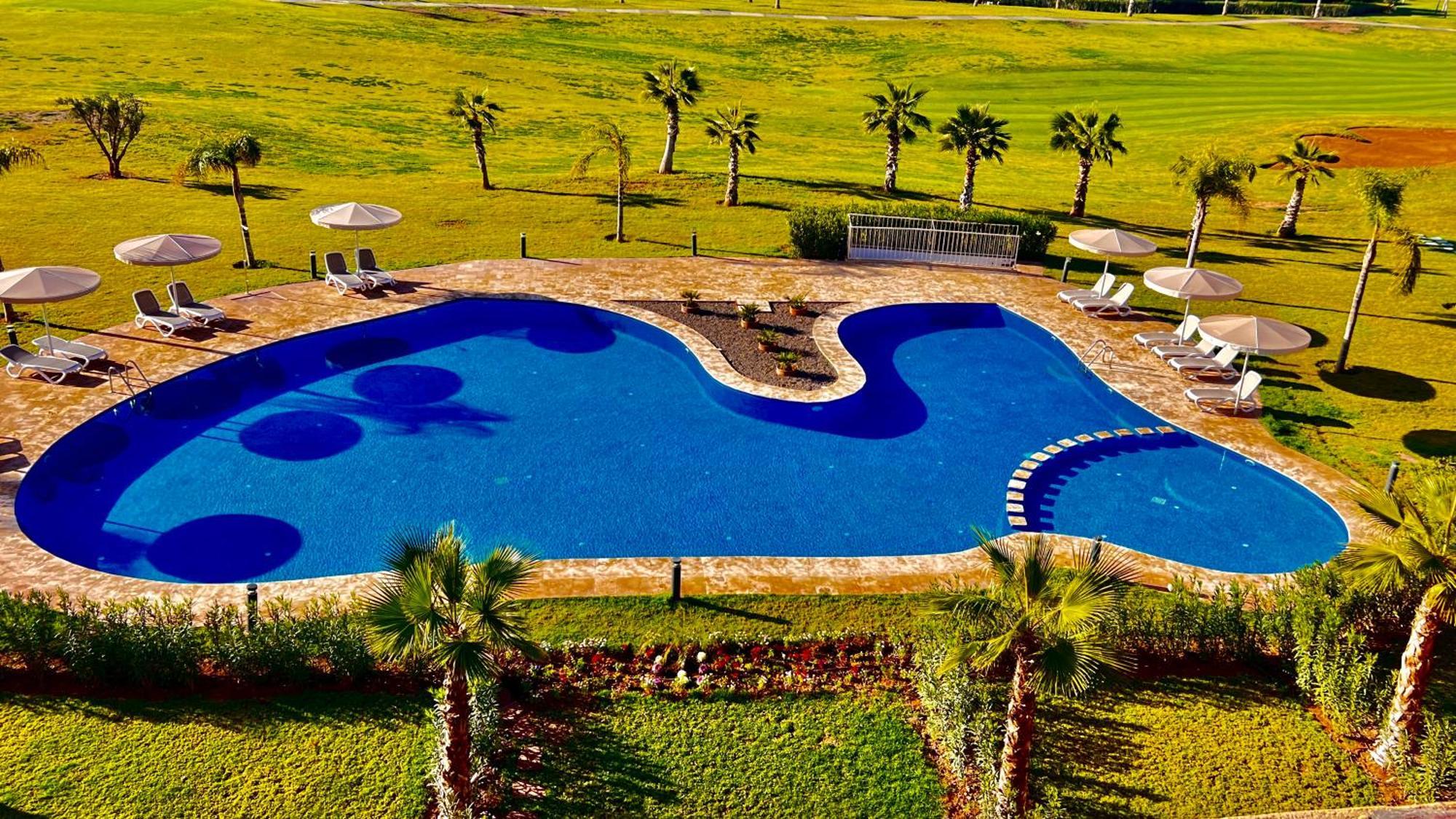 Magnifique Appartement Spacieux Confort Propre Familial 2 Chambres Salon Et Salle A Manger A 20Mn A Pied De Place Jemaa El Fina 4 Piscines Dans Espace De Golf A 12 Mn En Voitures L Entree Est Gratuit Pour La Clientele Ouvert Entre 10H Et 20H Марракеш Экстерьер фото