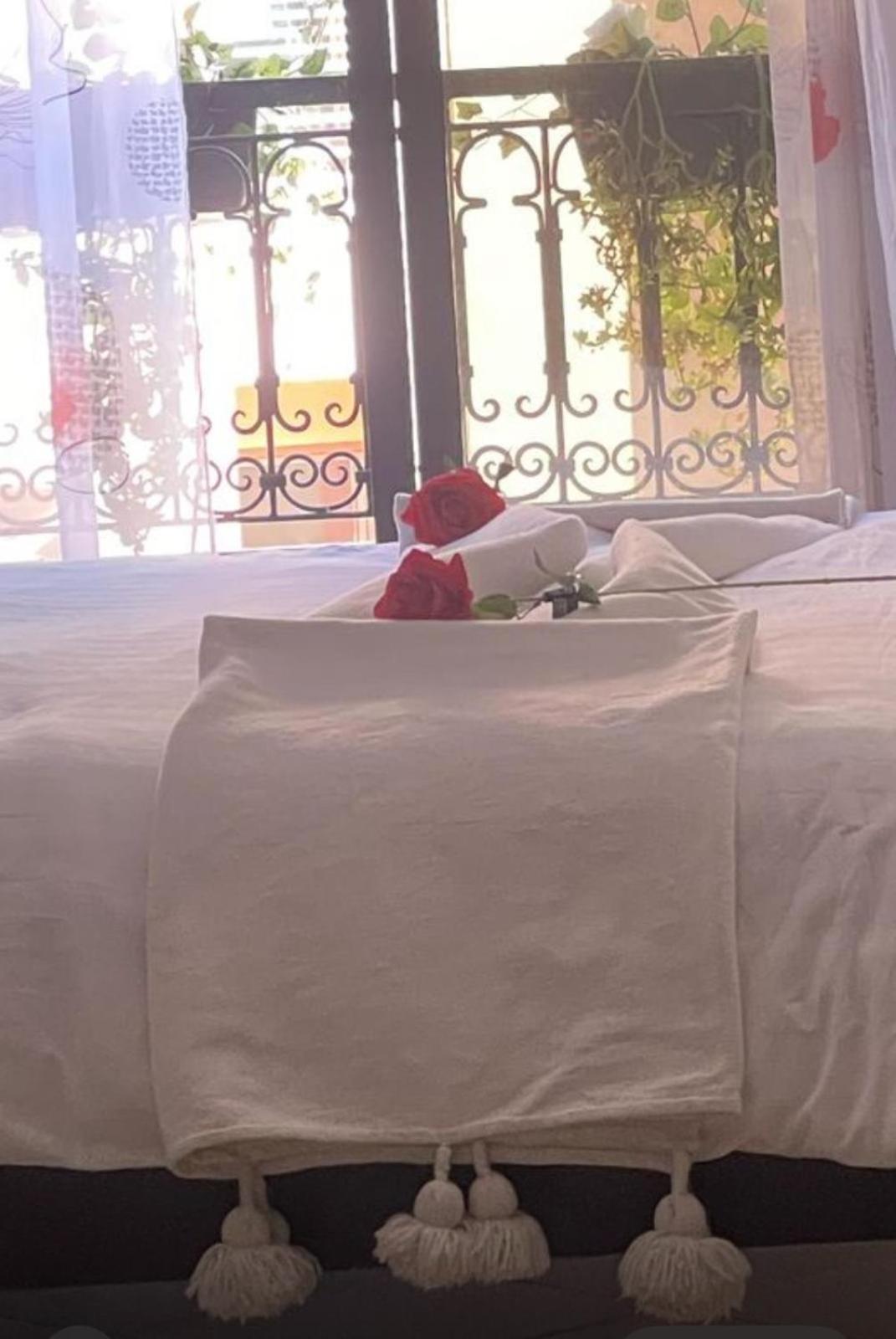 Magnifique Appartement Spacieux Confort Propre Familial 2 Chambres Salon Et Salle A Manger A 20Mn A Pied De Place Jemaa El Fina 4 Piscines Dans Espace De Golf A 12 Mn En Voitures L Entree Est Gratuit Pour La Clientele Ouvert Entre 10H Et 20H Марракеш Экстерьер фото