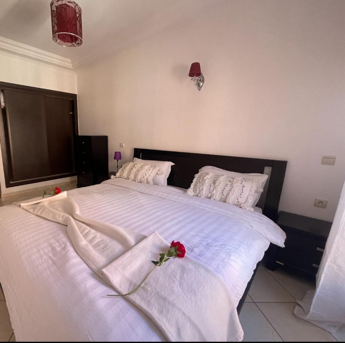 Magnifique Appartement Spacieux Confort Propre Familial 2 Chambres Salon Et Salle A Manger A 20Mn A Pied De Place Jemaa El Fina 4 Piscines Dans Espace De Golf A 12 Mn En Voitures L Entree Est Gratuit Pour La Clientele Ouvert Entre 10H Et 20H Марракеш Экстерьер фото