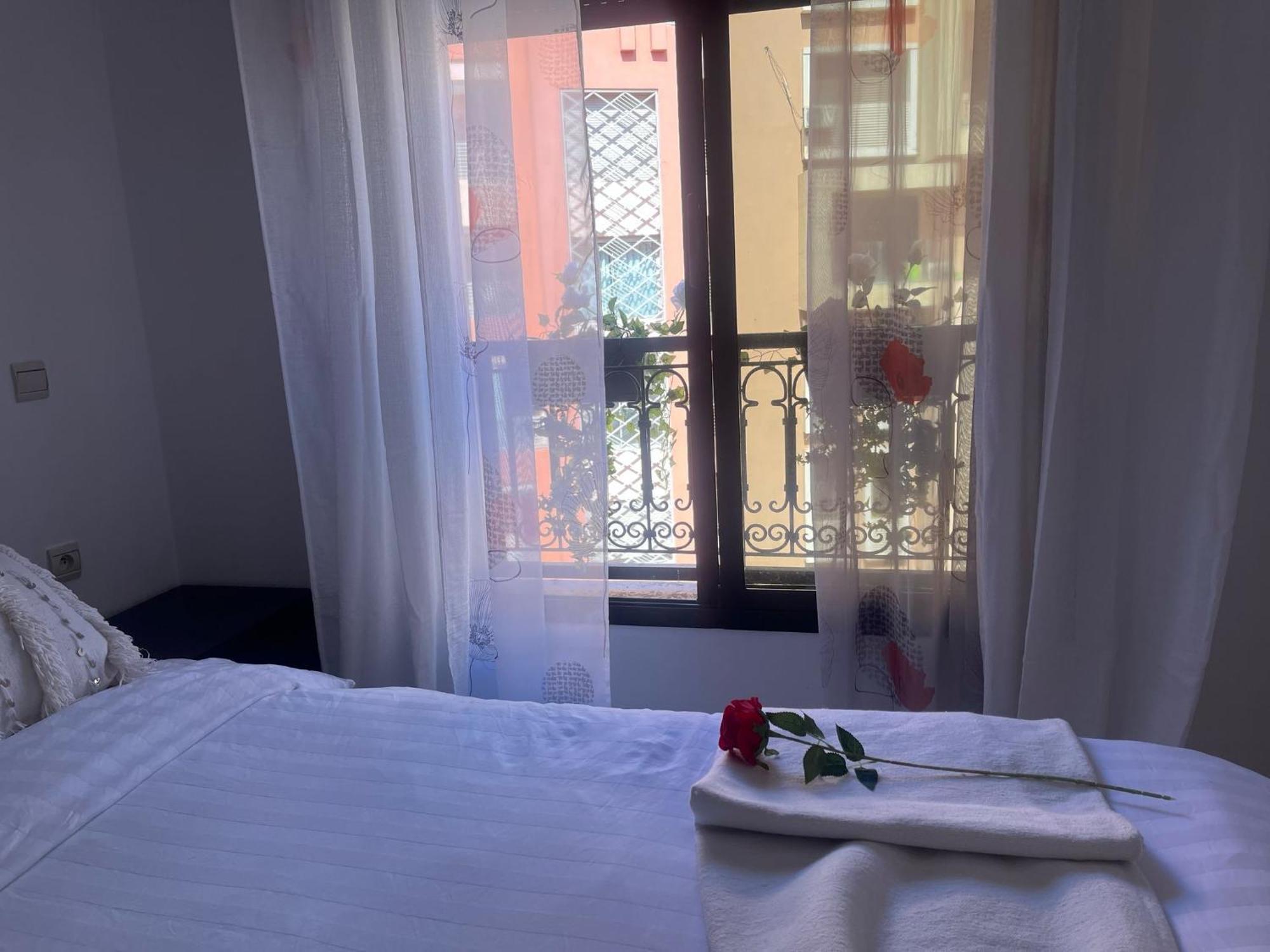 Magnifique Appartement Spacieux Confort Propre Familial 2 Chambres Salon Et Salle A Manger A 20Mn A Pied De Place Jemaa El Fina 4 Piscines Dans Espace De Golf A 12 Mn En Voitures L Entree Est Gratuit Pour La Clientele Ouvert Entre 10H Et 20H Марракеш Экстерьер фото